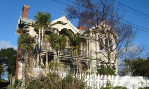 Artica Art & Accommodation Dunedin